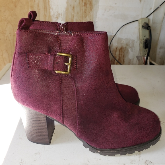 Red, suede booties - Picture 3 of 4